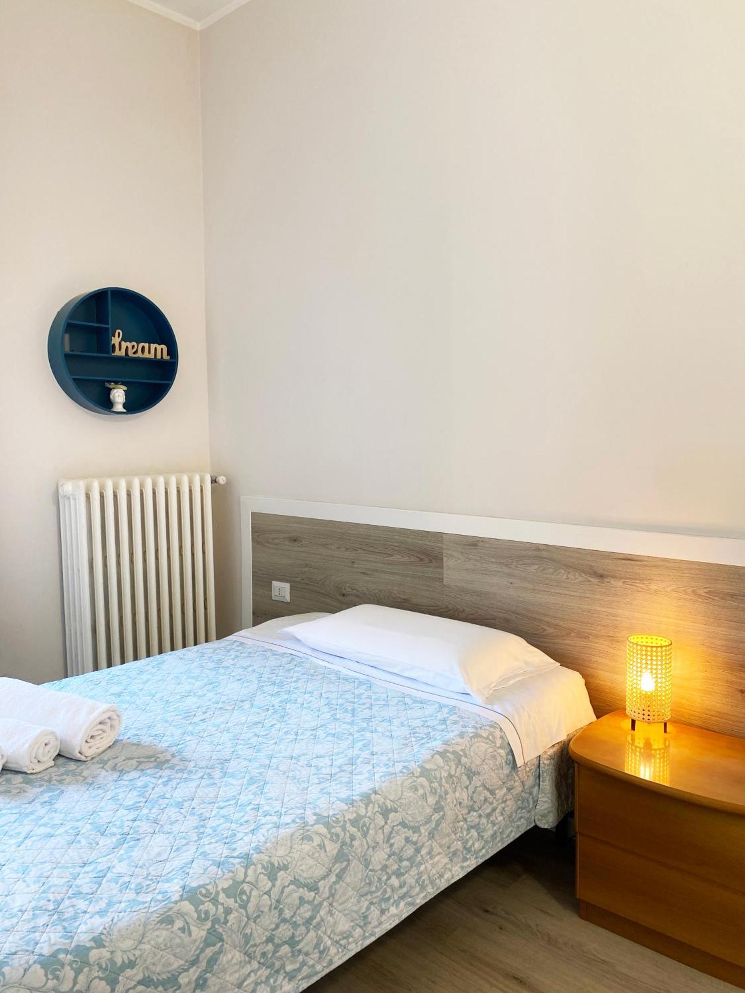 Easyrooms One 帕爾馬 外观 照片