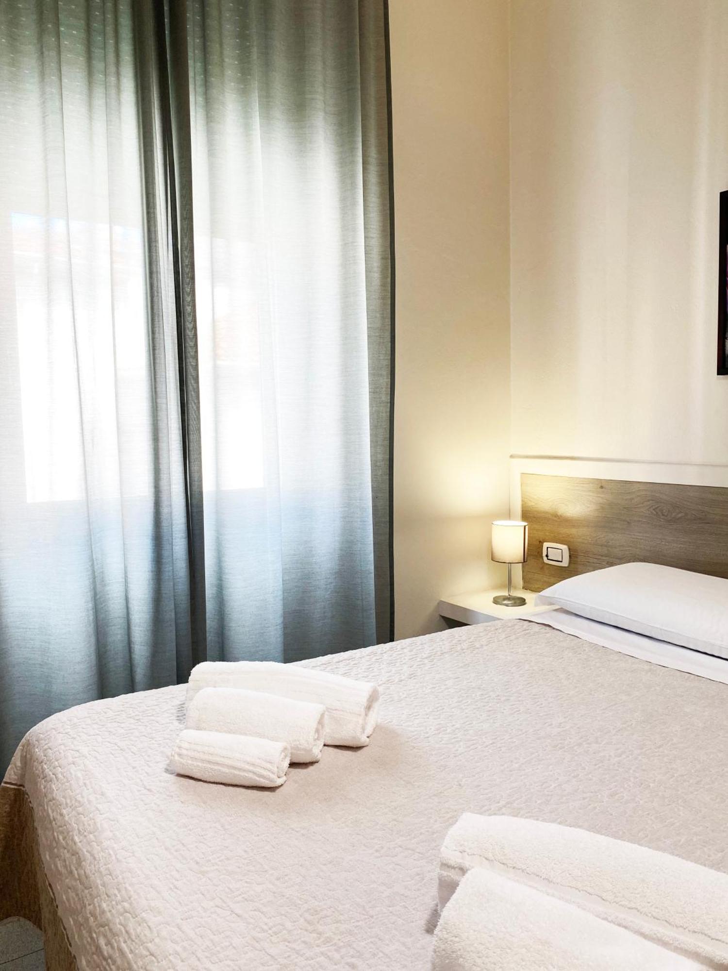 Easyrooms One 帕爾馬 外观 照片