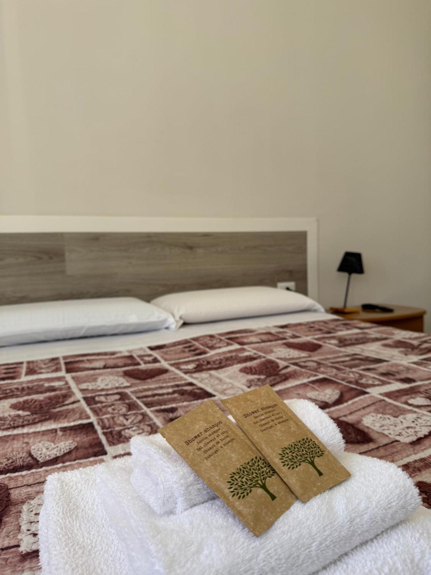 Easyrooms One 帕爾馬 外观 照片