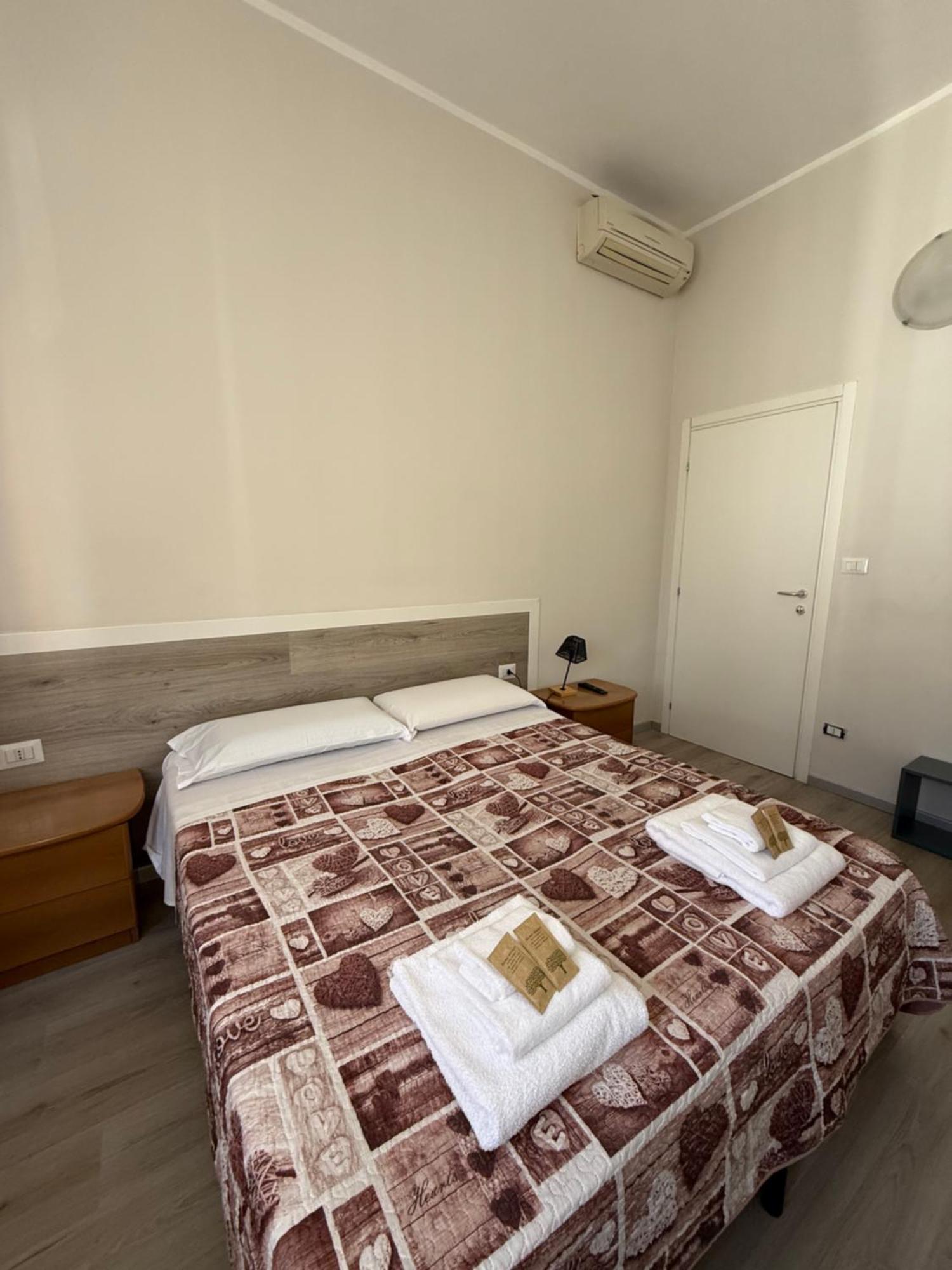 Easyrooms One 帕爾馬 外观 照片
