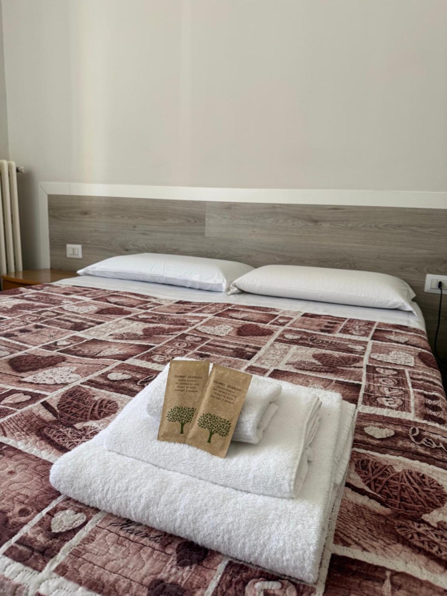 Easyrooms One 帕爾馬 外观 照片